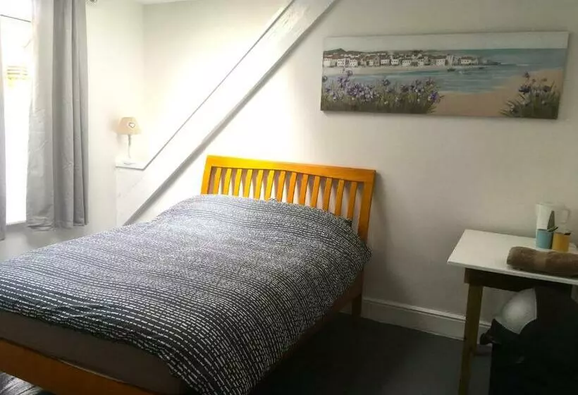 Retkeilymaja Palace Surf Lodge