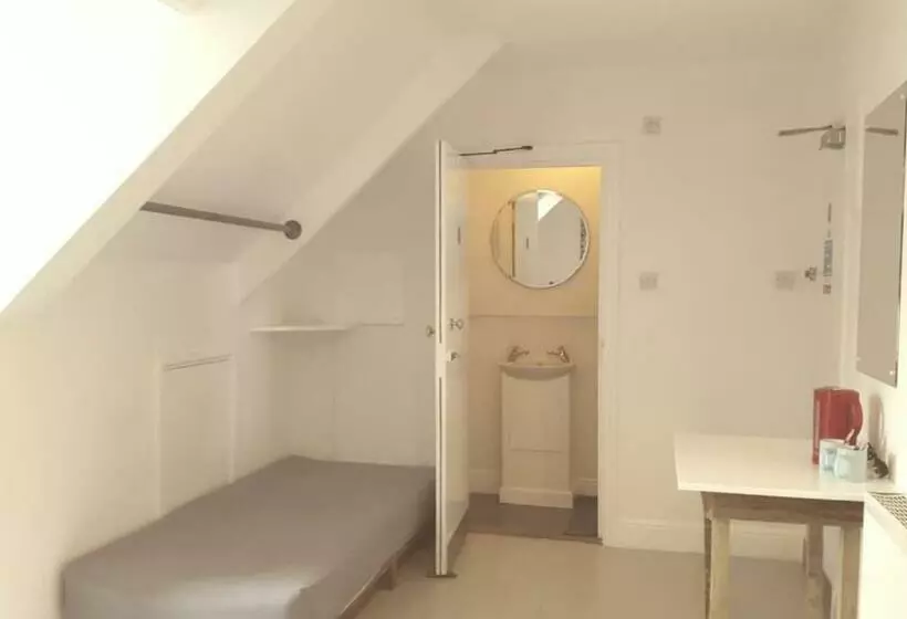 Retkeilymaja Palace Surf Lodge