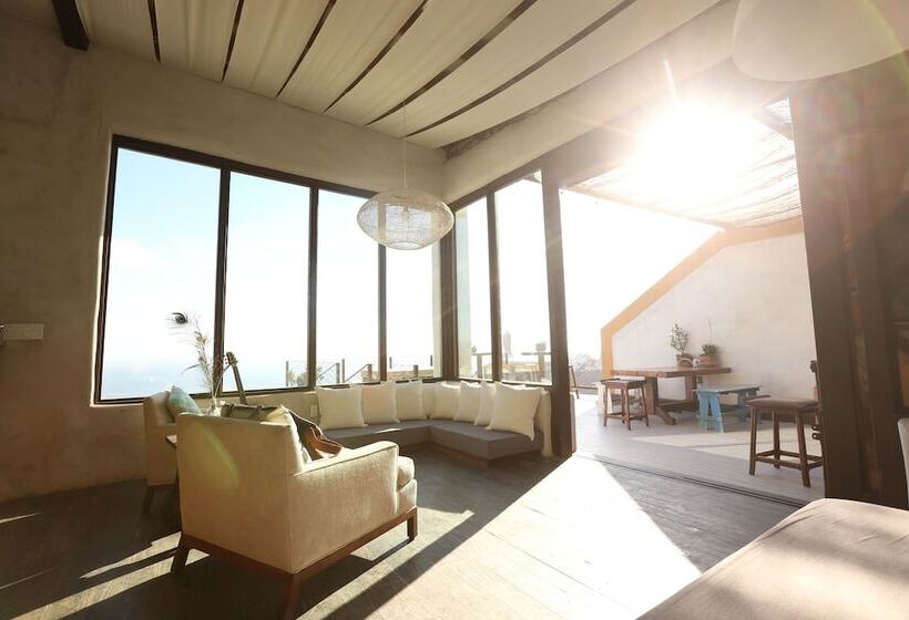 מלון כמוסות Native Residence