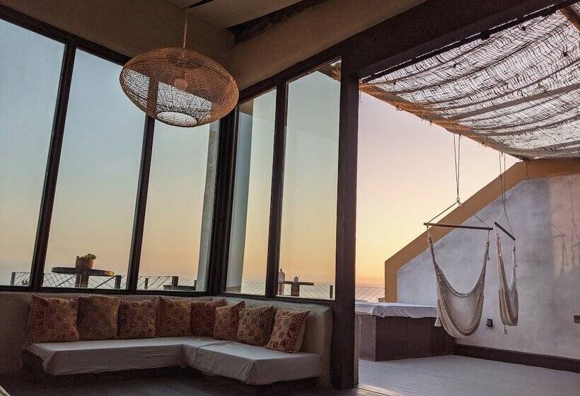 מלון כמוסות Native Residence