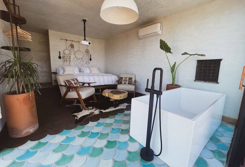 מלון כמוסות Native Residence