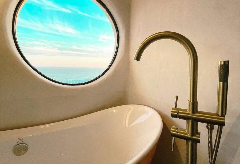 מלון כמוסות Native Residence