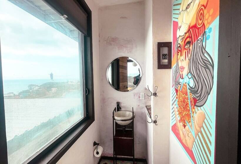 מלון כמוסות Native Residence