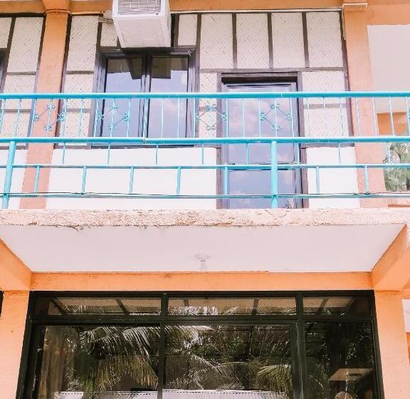 리조트 Lazerena Lodge