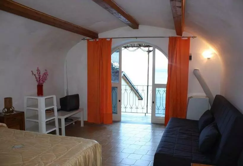 ペンション Casa Reginella   Borgo Marinaro