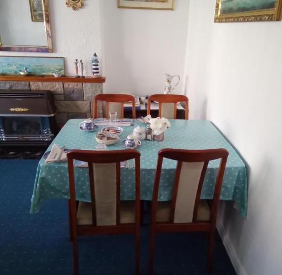 تختخواب و صبحانه Applebys Guest House