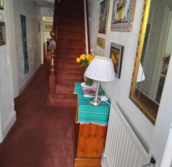 تختخواب و صبحانه Applebys Guest House