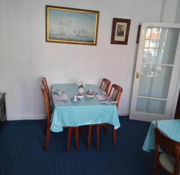 تختخواب و صبحانه Applebys Guest House