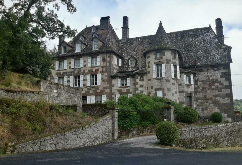 住宿加早餐  Chateau De Courbelimagne, Raulhac