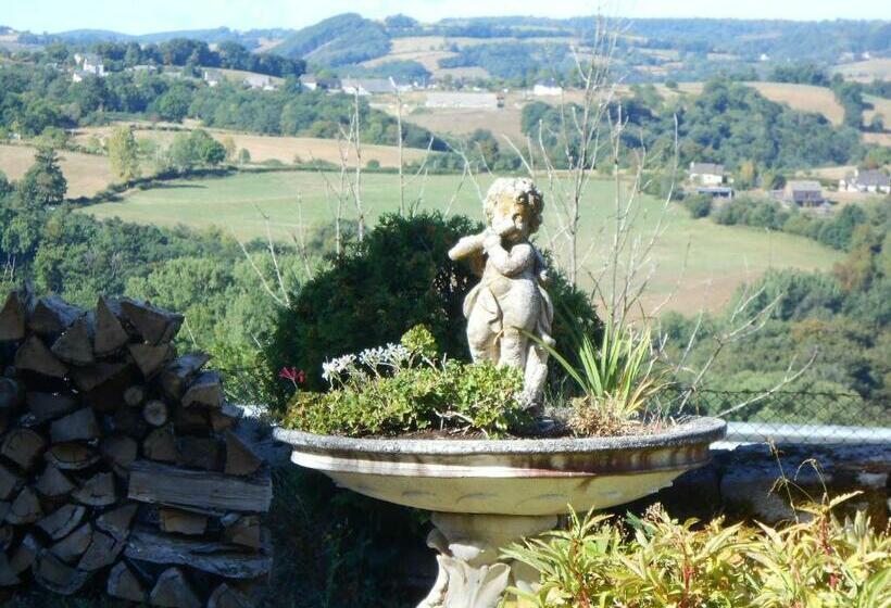 住宿加早餐  Chateau De Courbelimagne, Raulhac