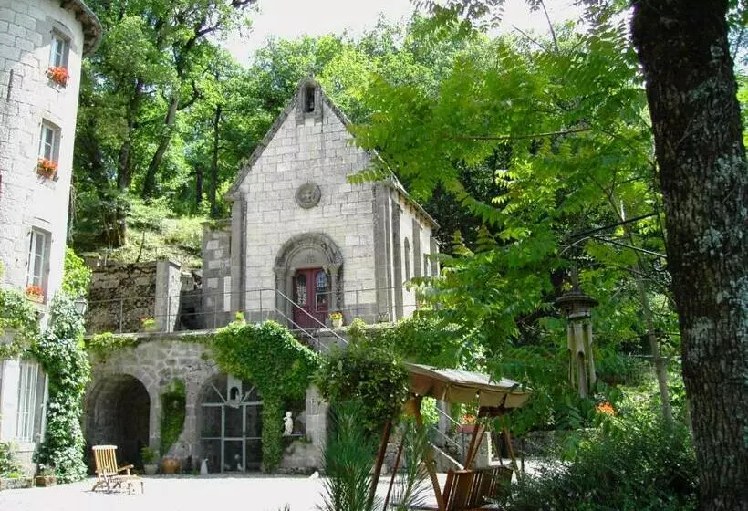 Aamiaismajoitus (B&B) Chateau De Courbelimagne, Raulhac