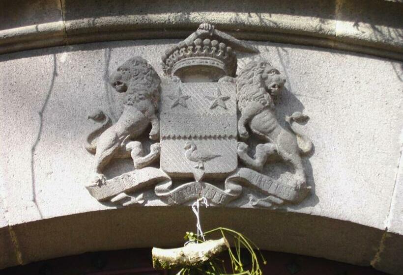 住宿加早餐  Chateau De Courbelimagne, Raulhac