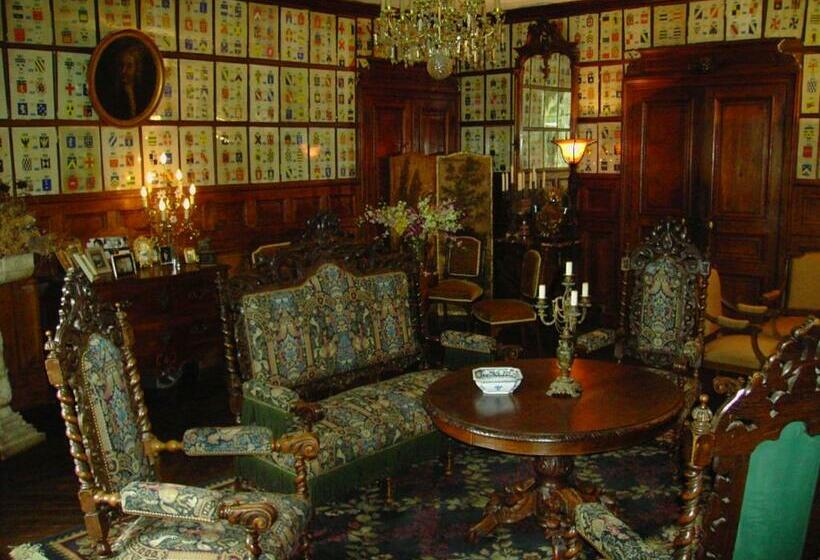 住宿加早餐  Chateau De Courbelimagne, Raulhac