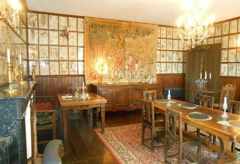 Aamiaismajoitus (B&B) Chateau De Courbelimagne, Raulhac