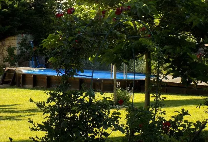 Aamiaismajoitus (B&B) Le Grenier 1 Rue Verte Tusson 16140 France