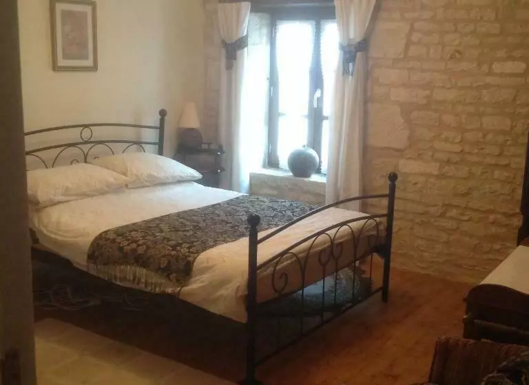 Aamiaismajoitus (B&B) Le Grenier 1 Rue Verte Tusson 16140 France