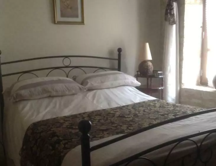 Aamiaismajoitus (B&B) Le Grenier 1 Rue Verte Tusson 16140 France