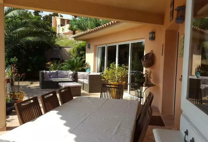 Aamiaismajoitus (B&B) Villa Mimosa