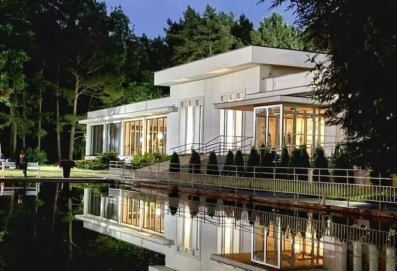 فندق فئة نجمة واحدة Perła Leśna Nadarzyn