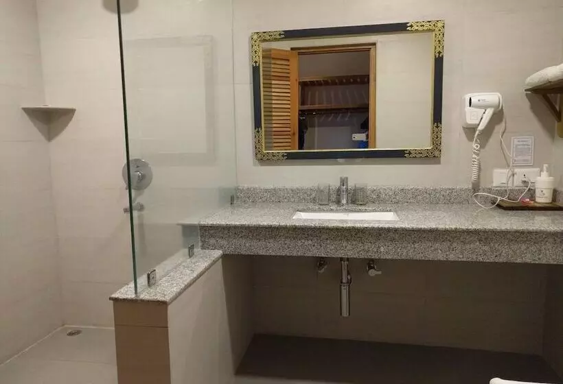 هتل Damchen Resort