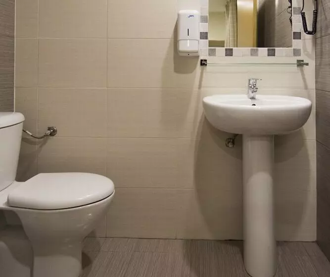 هتل Hostal Art Madrid