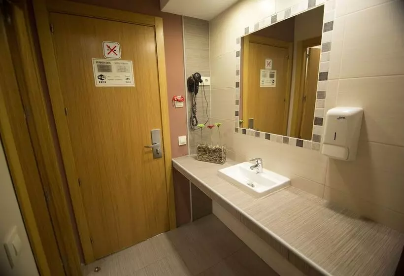 هتل Hostal Art Madrid