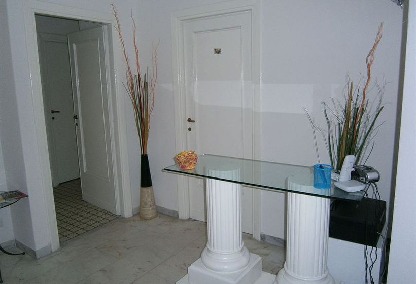 Отель Le Mille E Una Roma