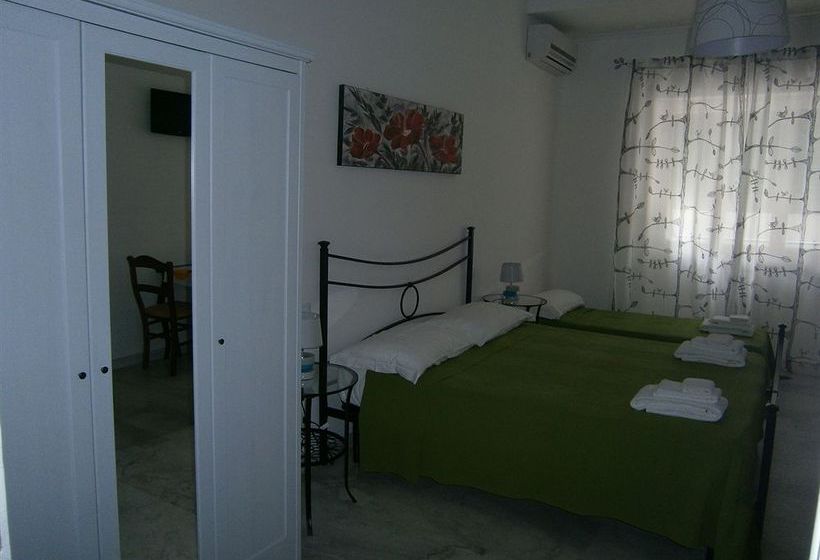 Отель Le Mille E Una Roma