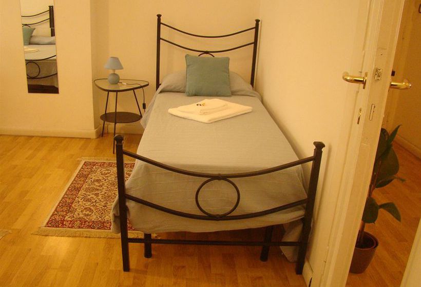 Отель Le Mille E Una Roma