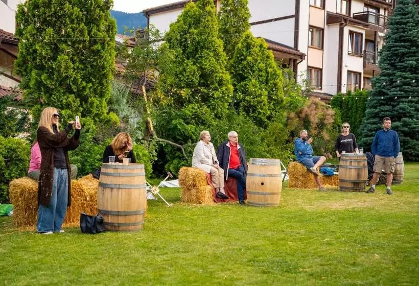 Parklands Hotel & Pool