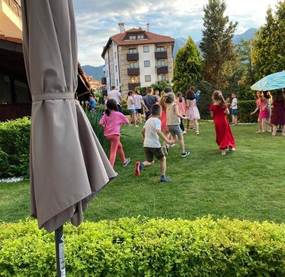 Parklands Hotel & Pool