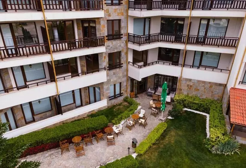 Parklands Hotel & Pool