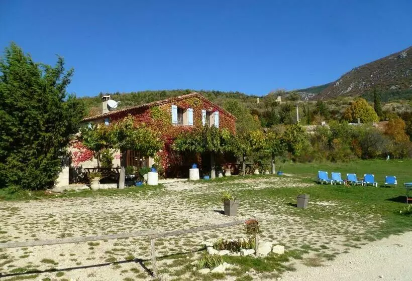 Retkeilymaja Gîte De Vénascle