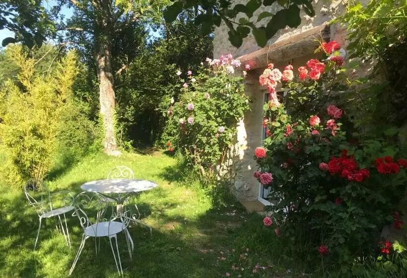 Retkeilymaja Gîte De Vénascle