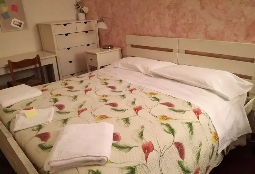 تختخواب و صبحانه Affittacamere Casa Corsi