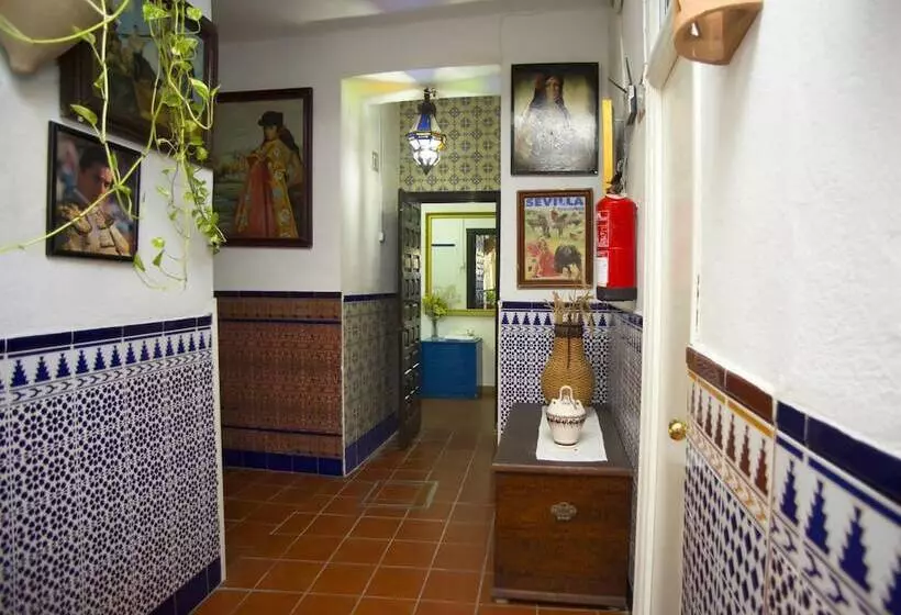 مسافرخانه Pensión Santa María La Blanca