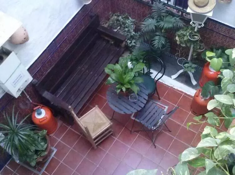 مسافرخانه Pensión Santa María La Blanca