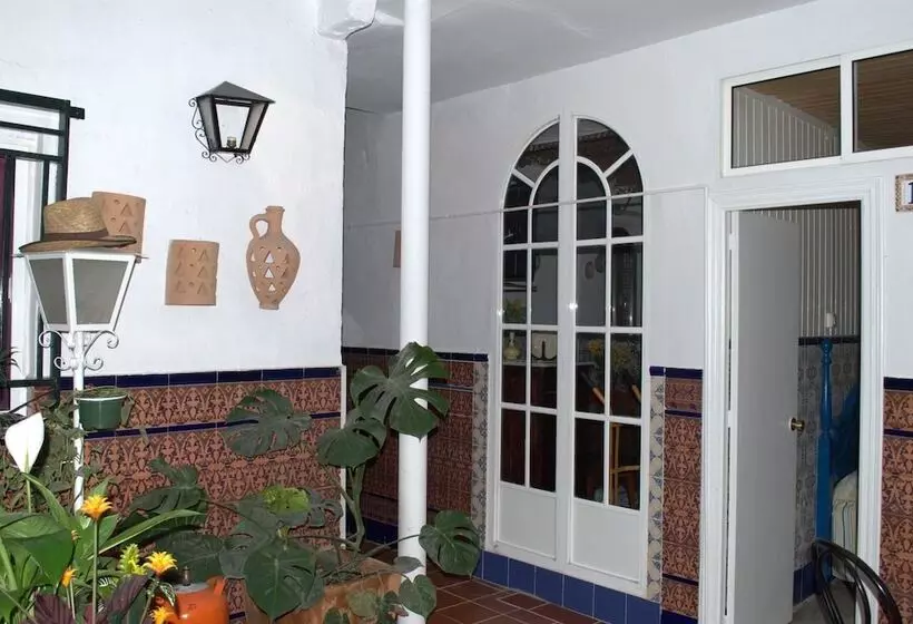 مسافرخانه Pensión Santa María La Blanca