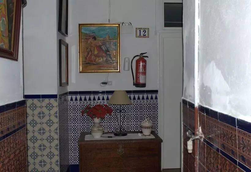 مسافرخانه Pensión Santa María La Blanca