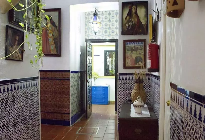 مسافرخانه Pensión Santa María La Blanca