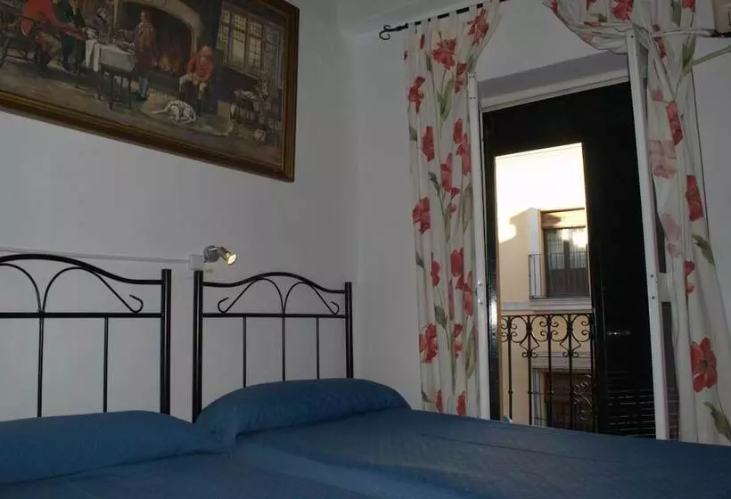 مسافرخانه Pensión Santa María La Blanca