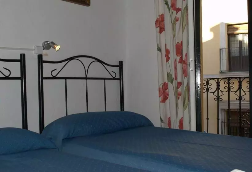 مسافرخانه Pensión Santa María La Blanca