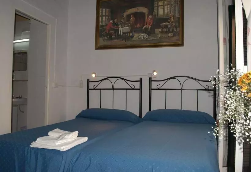 مسافرخانه Pensión Santa María La Blanca