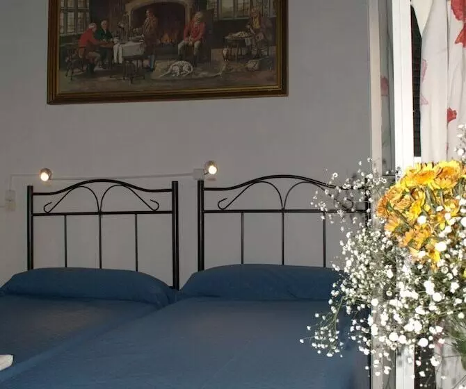 مسافرخانه Pensión Santa María La Blanca