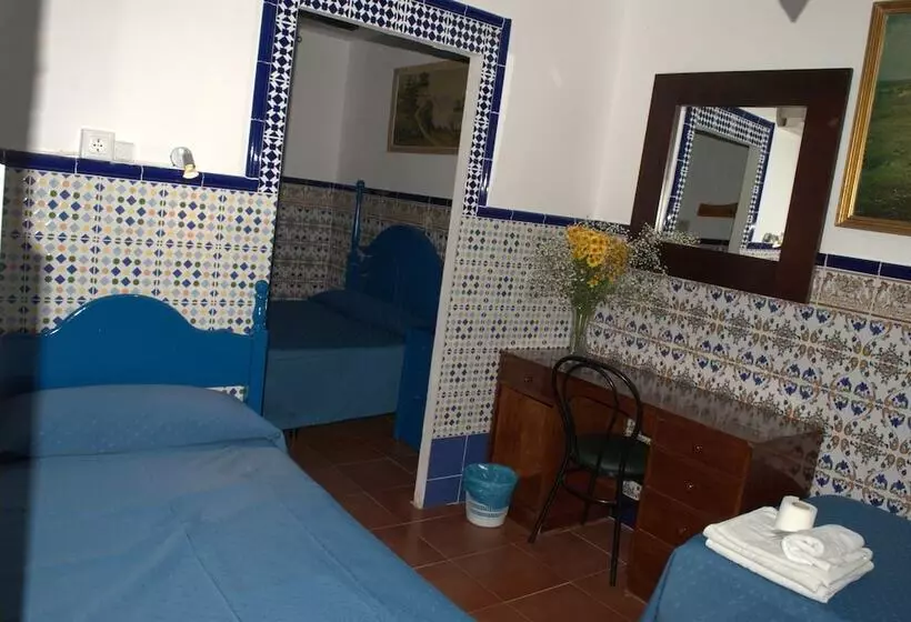 مسافرخانه Pensión Santa María La Blanca