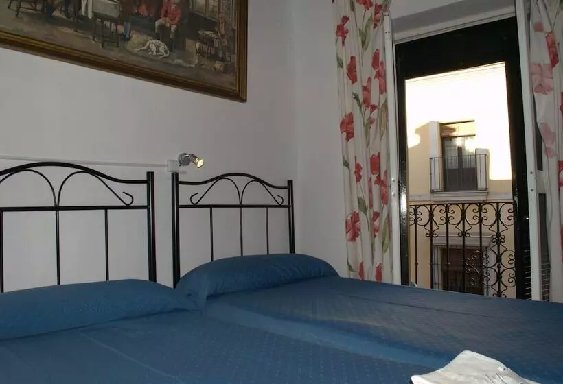 مسافرخانه Pensión Santa María La Blanca