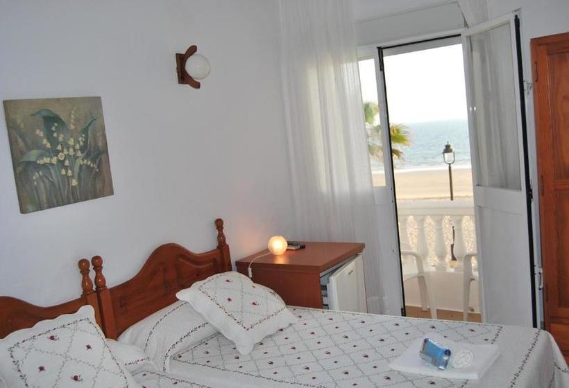 مسافرخانه Tranvía Beach House