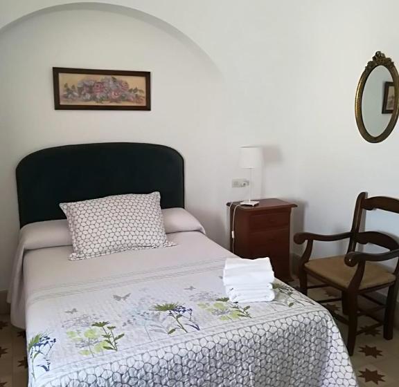 مسافرخانه Tranvía Beach House