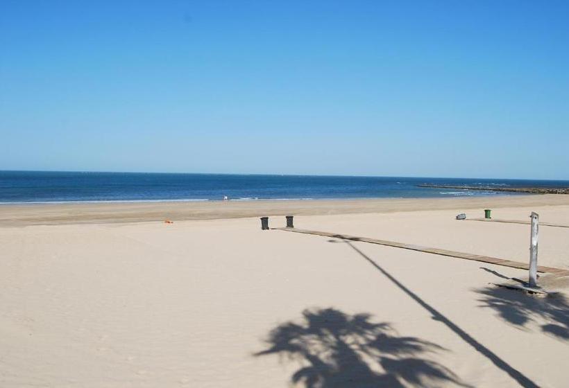 مسافرخانه Tranvía Beach House