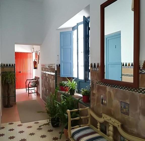 مسافرخانه Tranvía Beach House